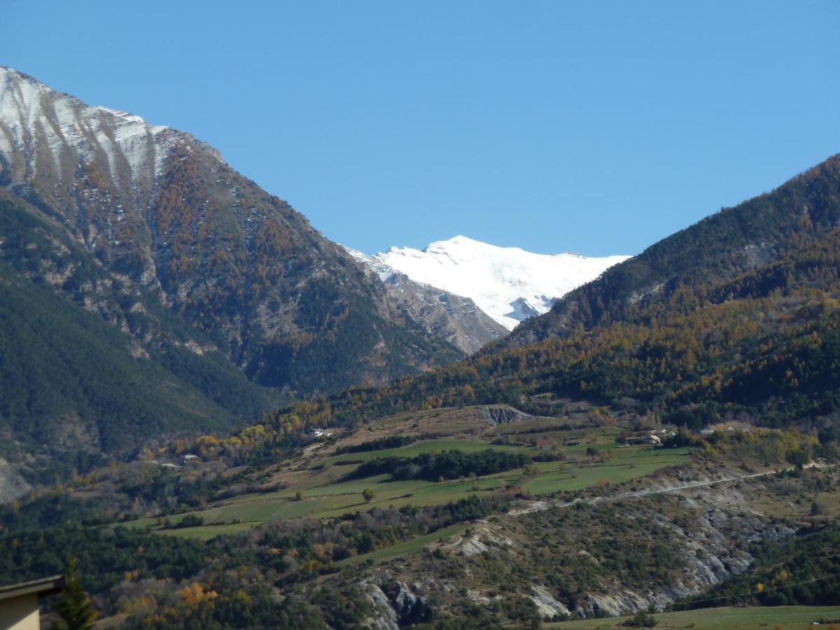 Vue Sur Les Montagnes Appartement Embrun Buitenkant foto