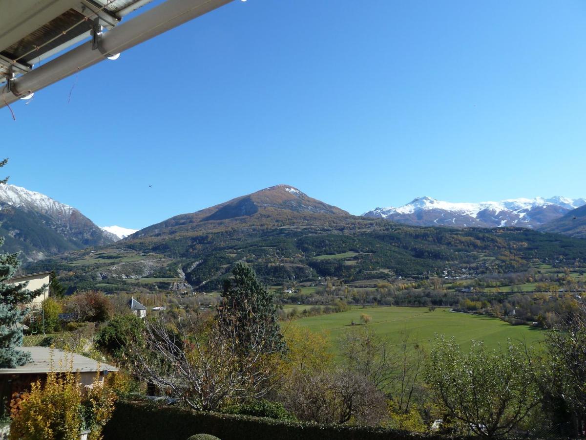 Vue Sur Les Montagnes Appartement Embrun Buitenkant foto