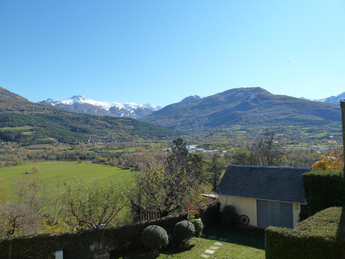 Vue Sur Les Montagnes Appartement Embrun Buitenkant foto