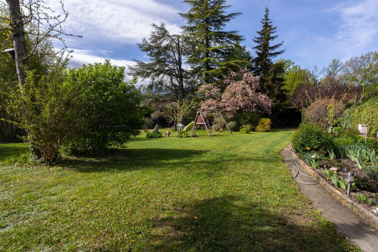 Vue Sur Les Montagnes Appartement Embrun Buitenkant foto