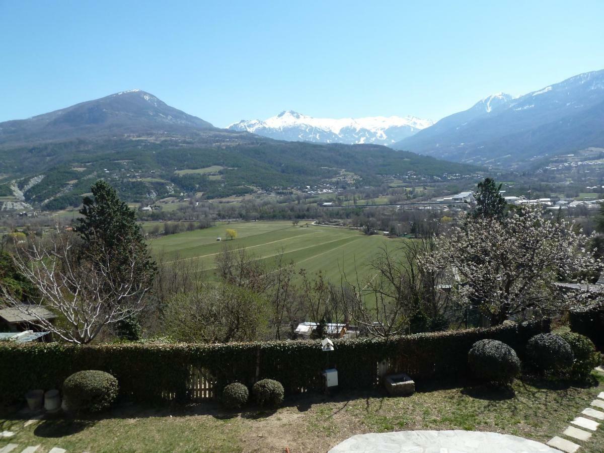 Vue Sur Les Montagnes Appartement Embrun Buitenkant foto